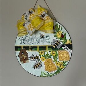 BUZZZZ Bee Welcome Spring Door Hanger